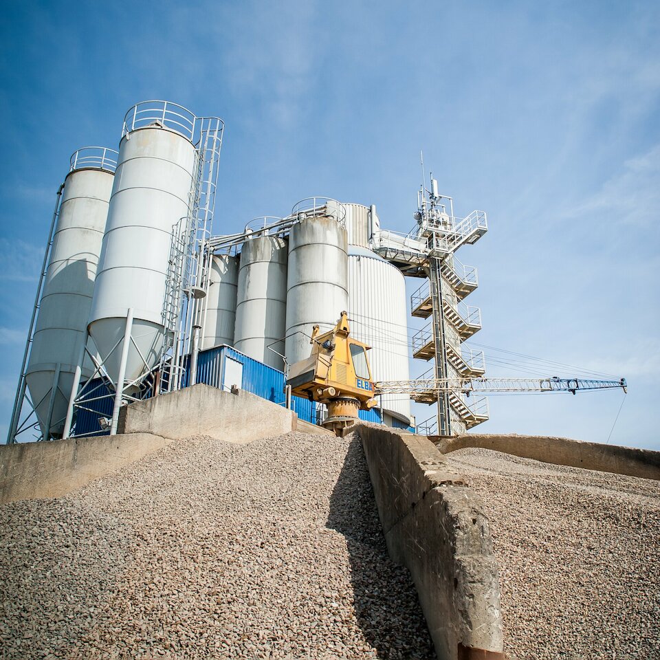 Industrieanlage mit Silos